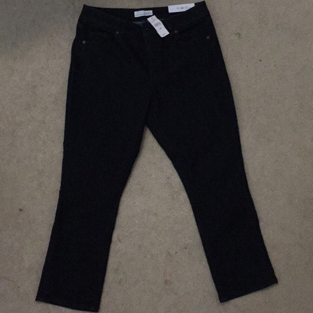 NWT Loft curvy kick crop, dark denim Size 8